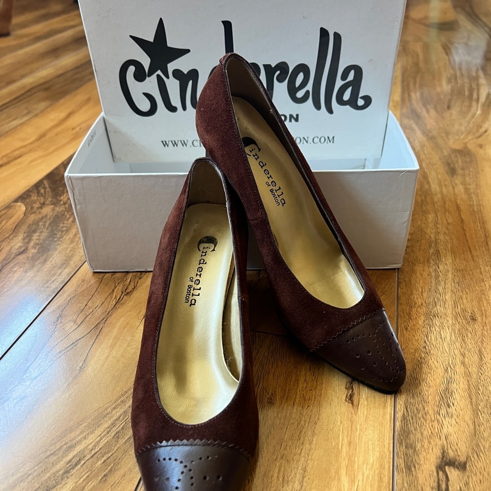 Cinderella Brown Suede Women's Shoes. SZ 3.5 B